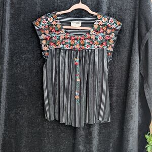 Anthropologie Savanna Jane Boho Blouse. Flutter Sleeves. Size Large.